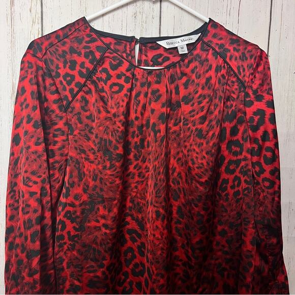 Rebecca Malone Women’s Black and Red Print Blouse
Sz M
Nwt - Picture 9 of 12